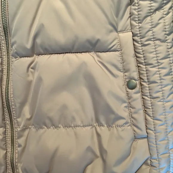 Old Navy Puffer Vest - Picture 6 of 9